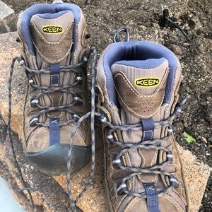 Women’s Keen Targhee II mid hiking boots sz 9.5